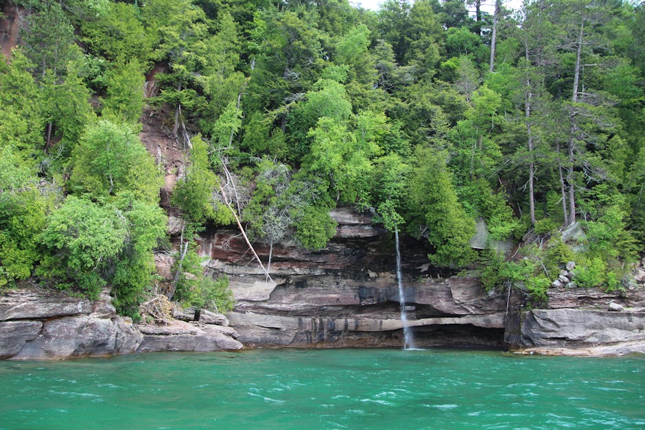 Featured image for “Pictured Rocks Boat Tours: Compare Cruises, Prices, and Options”